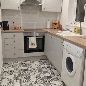  Apartment Stylish Family House Close To Heart Of With Free Parking